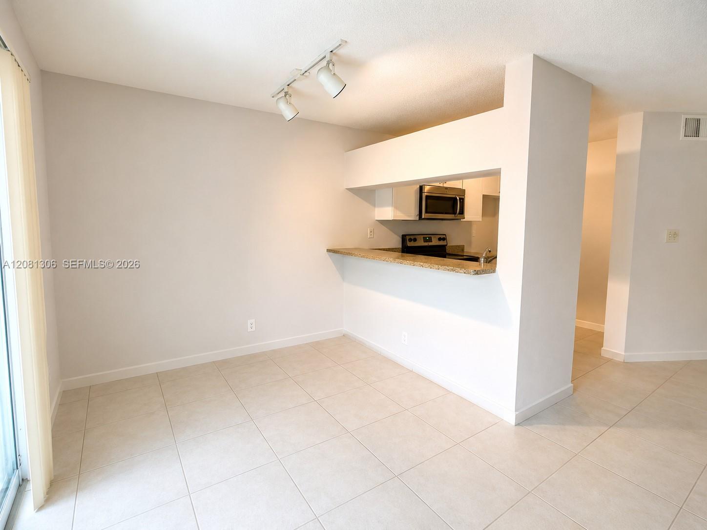 9509 SW 138th Pl # 9509 — Photo 4