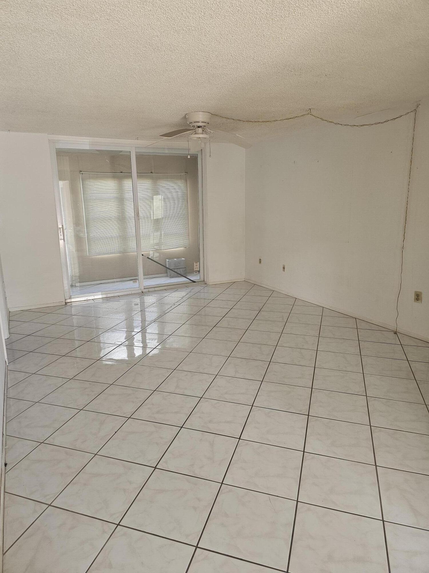 8060 Sunrise Lakes Drive E # 109, Sunrise FL 33322