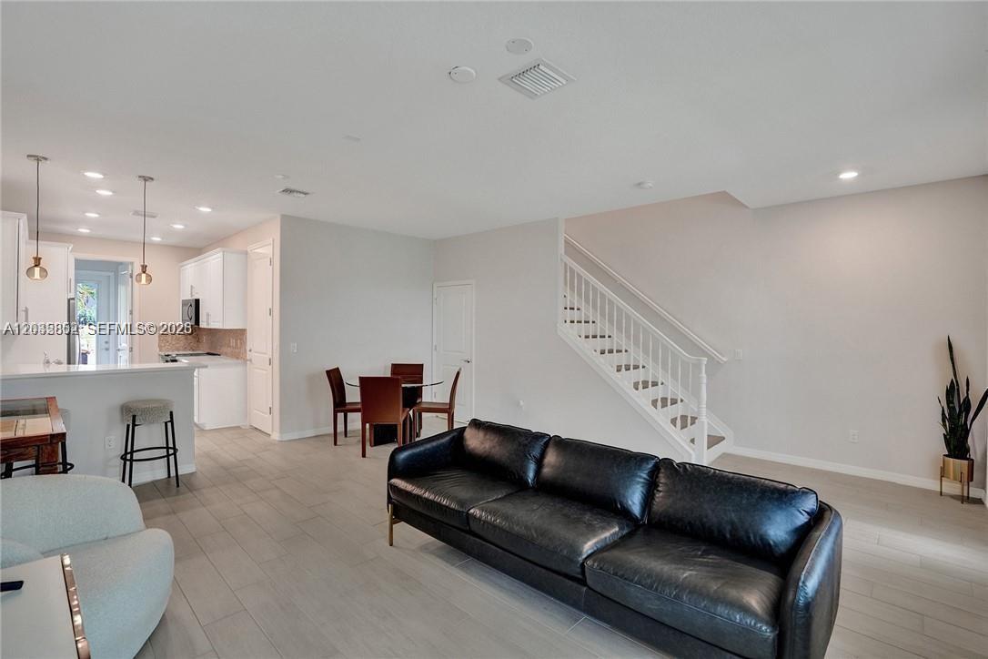 5140 Eucalyptus Dr # 5, Hollywood FL 33021