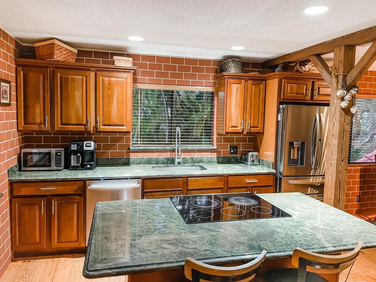 25 Lexington Lane W # E, Palm Beach Gardens FL 33418