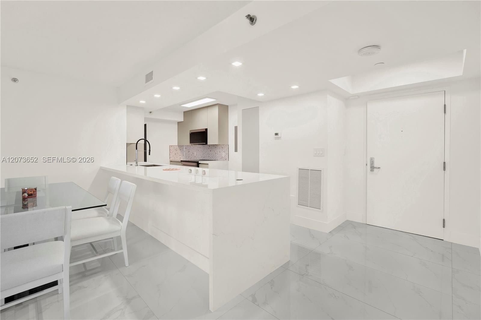 5757 Collins Ave # 507 — Photo 5