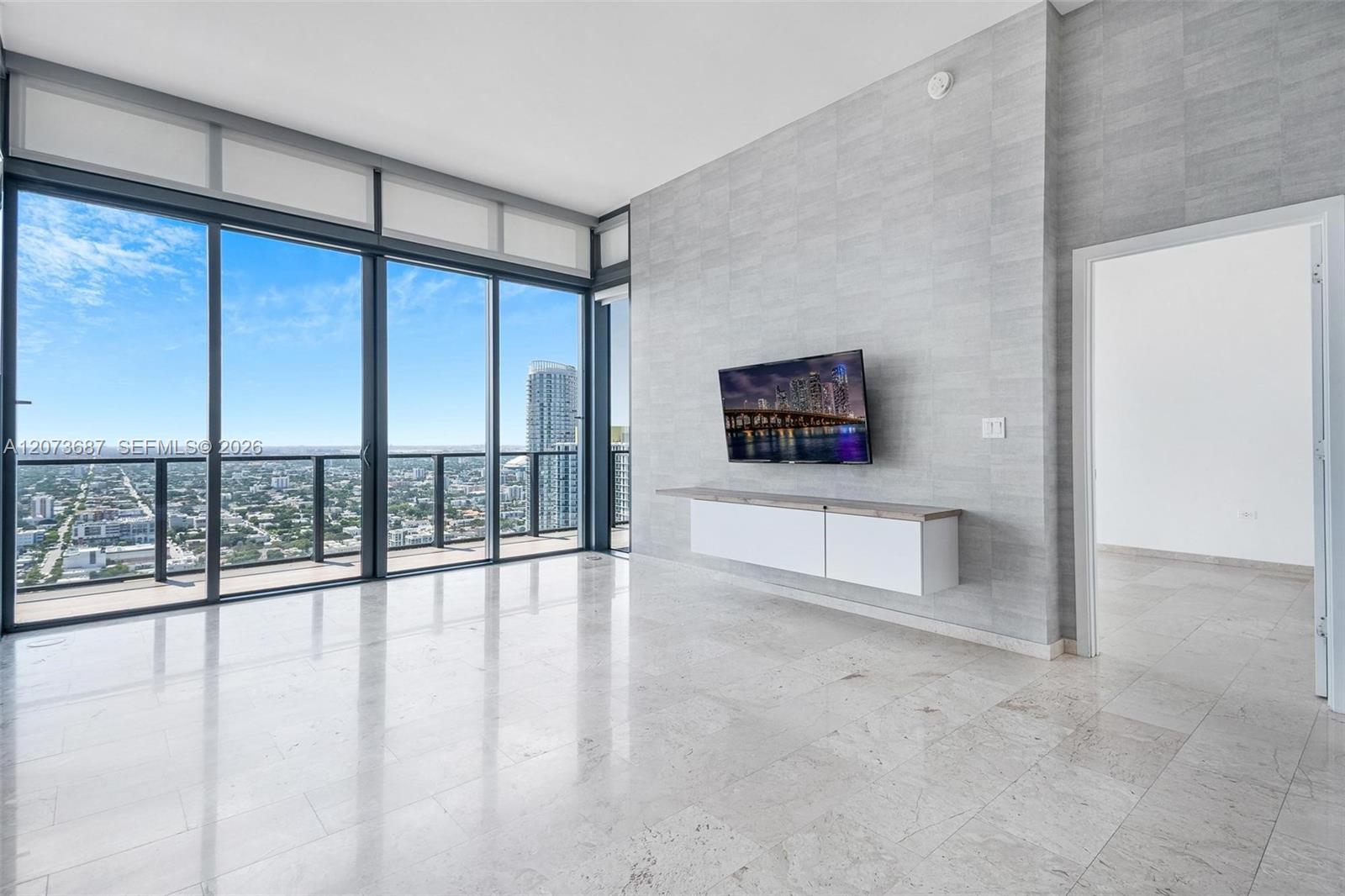 88 SW 7th St # 4004, Miami FL 33130