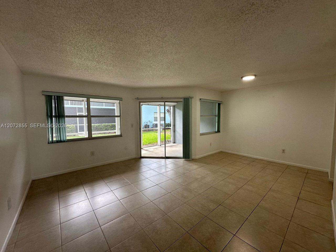 2003 SE 27th Dr # A — Photo 3