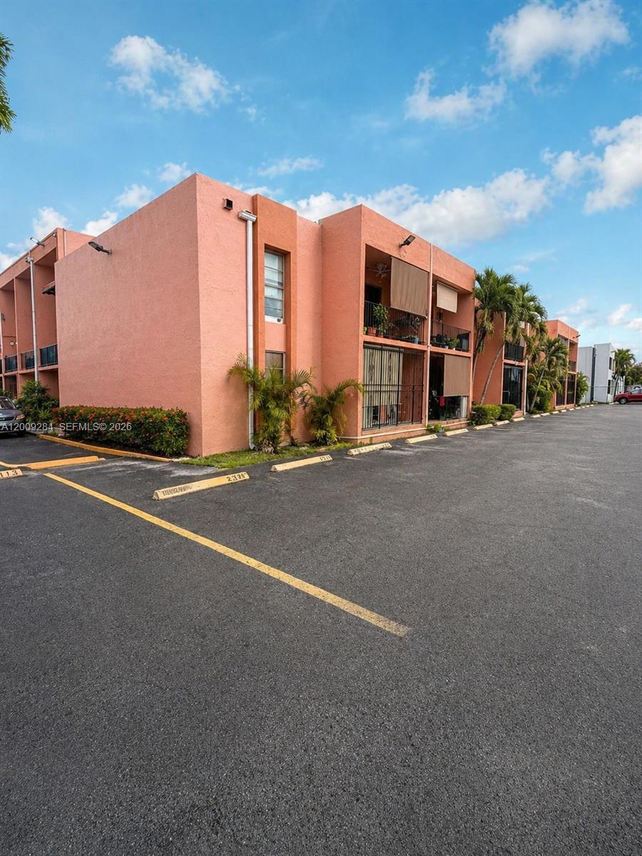 1300 W 47th Pl # 218A, Hialeah FL 33012
