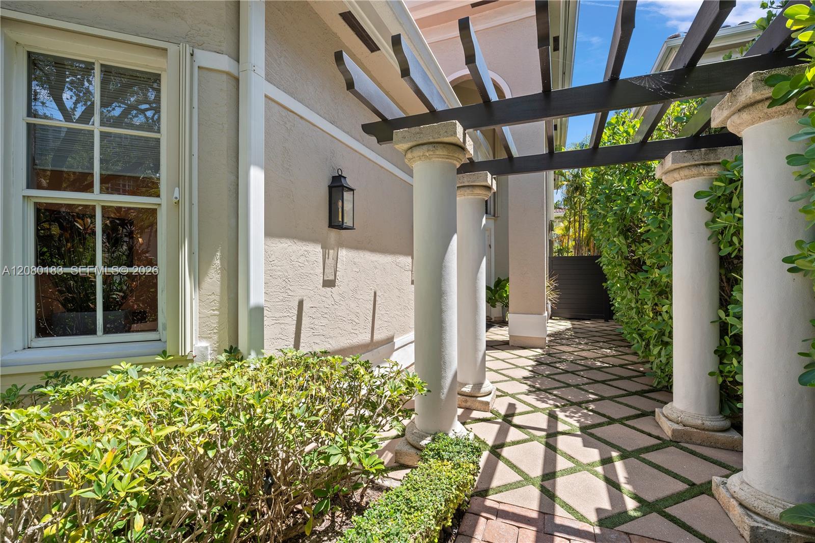 19473 38th Ct — Photo 3