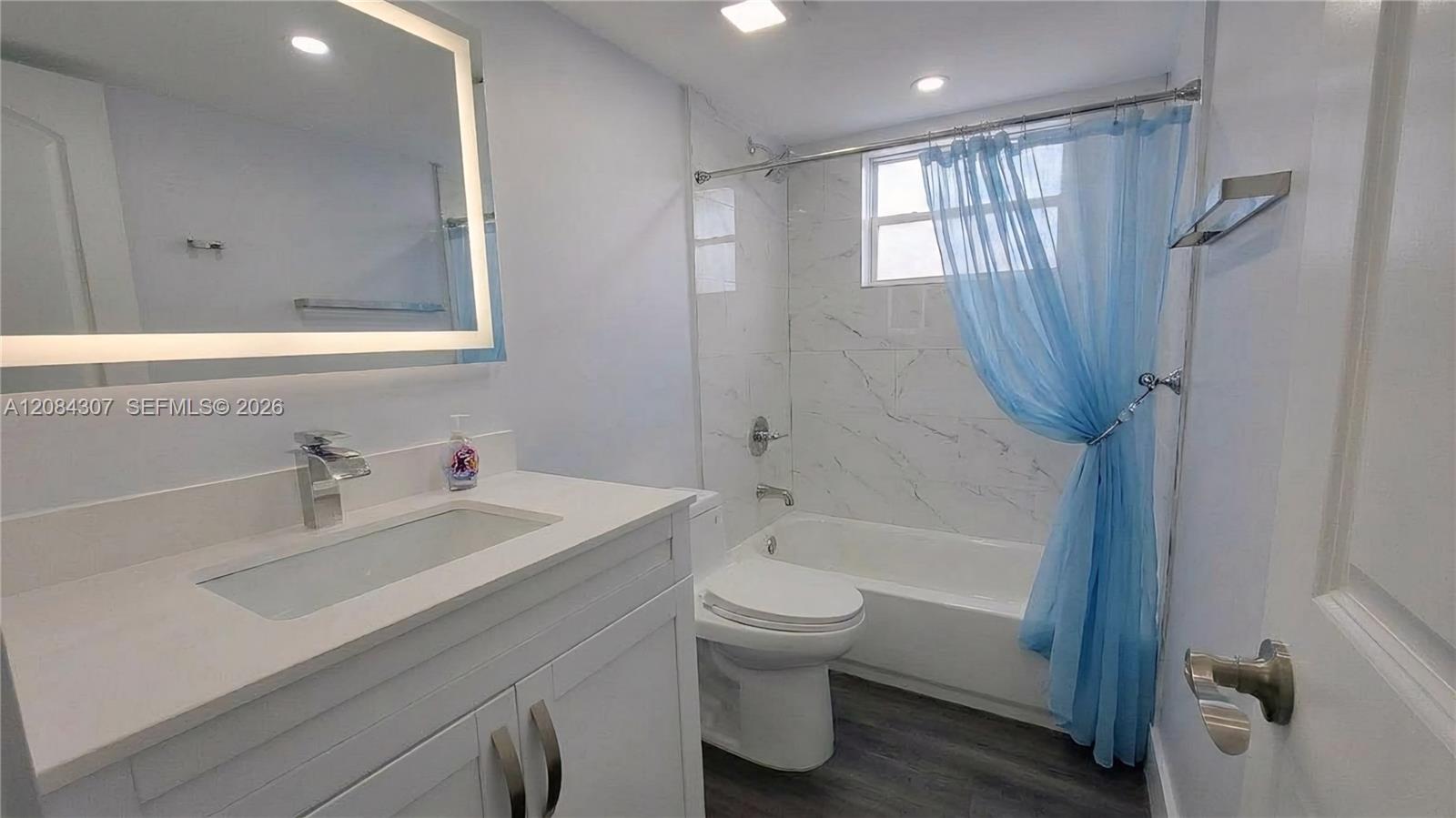 445 NE 195th St # 332 — Photo 3