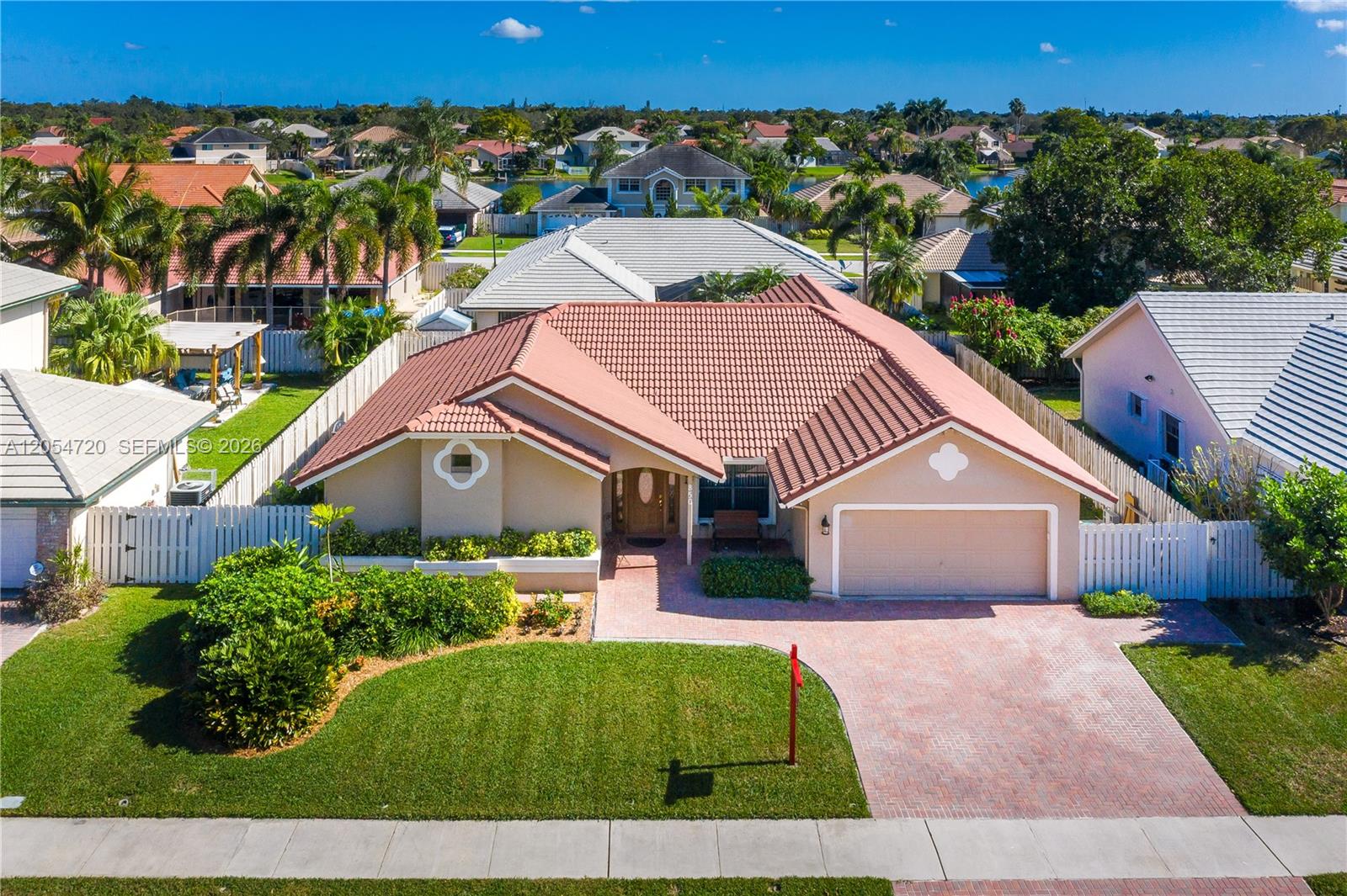 850 Amherst Ave, Davie FL 33325