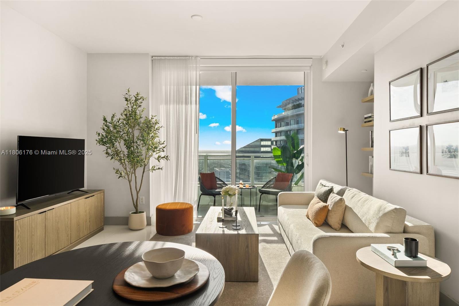 1080 Brickell Ave # 3905, Miami FL 33131
