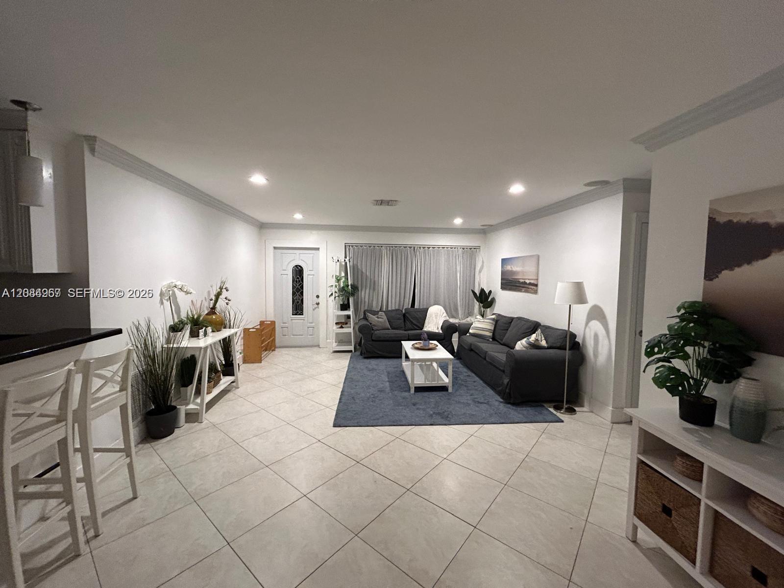 1116 N 13th Ct — Photo 3