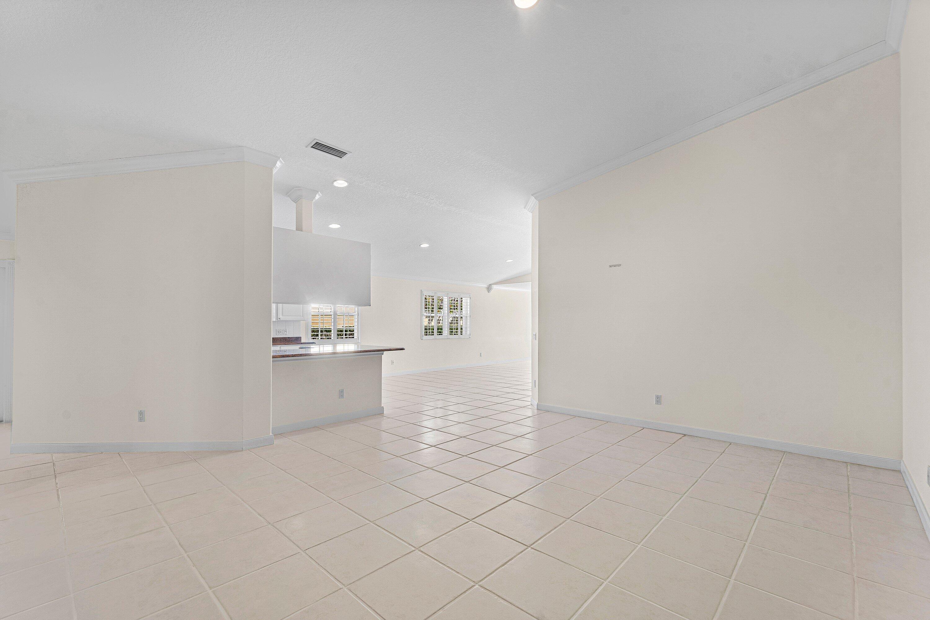 693 HUDSON BAY Drive — Photo 5
