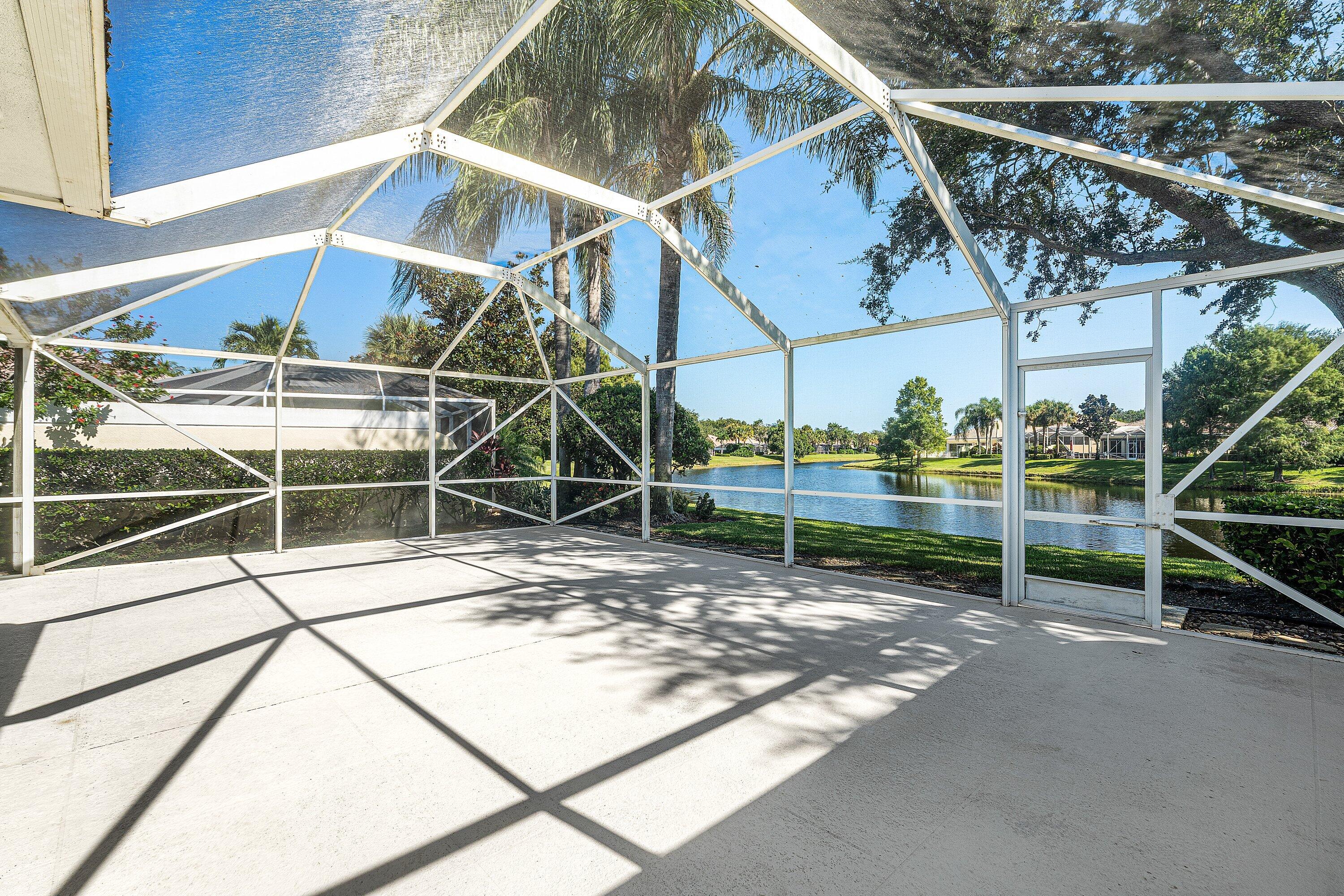 693 HUDSON BAY Drive — Photo 2