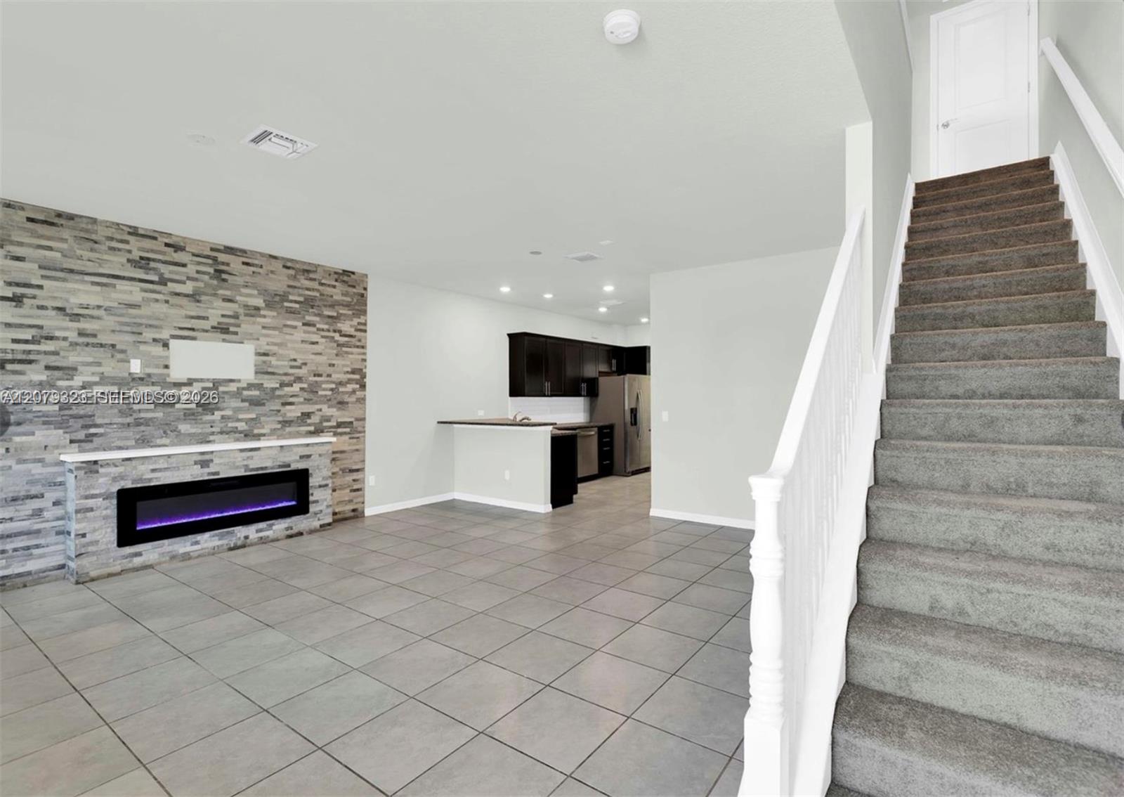 1240 Eucalyptus Dr # 2 — Photo 4