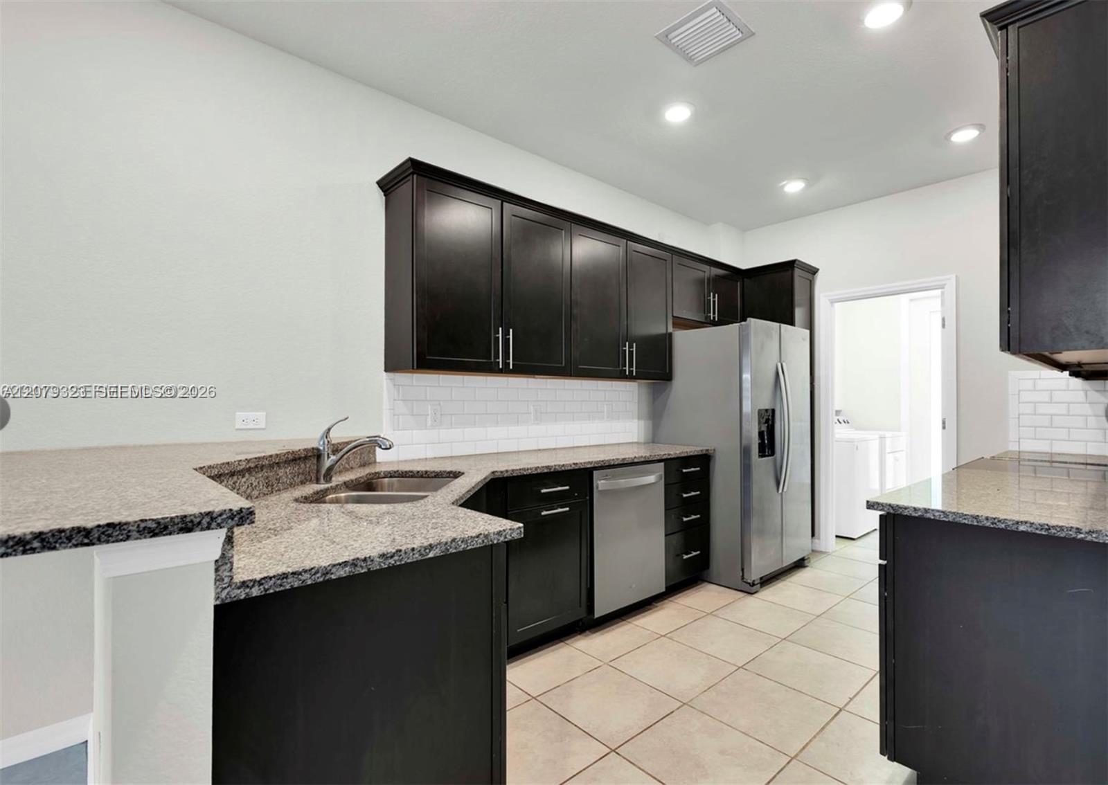 1240 Eucalyptus Dr # 2 — Photo 5
