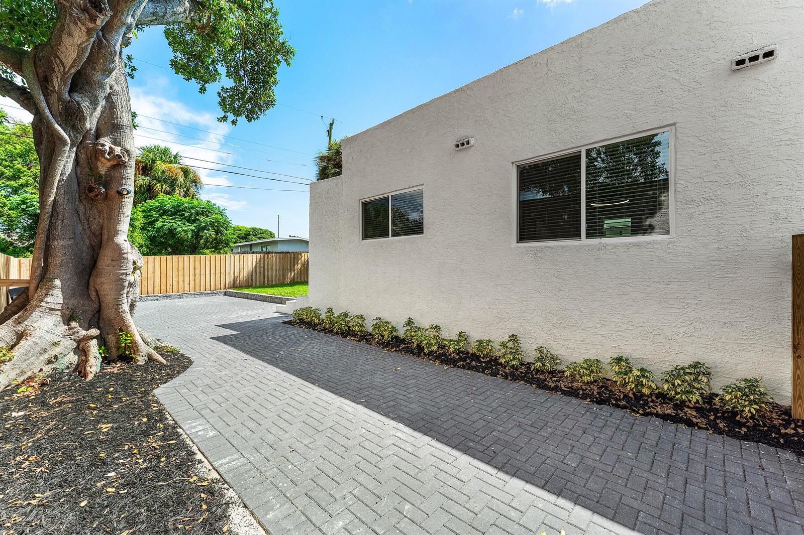 032-1150West25thStreet-RivieraBeach-FL-3