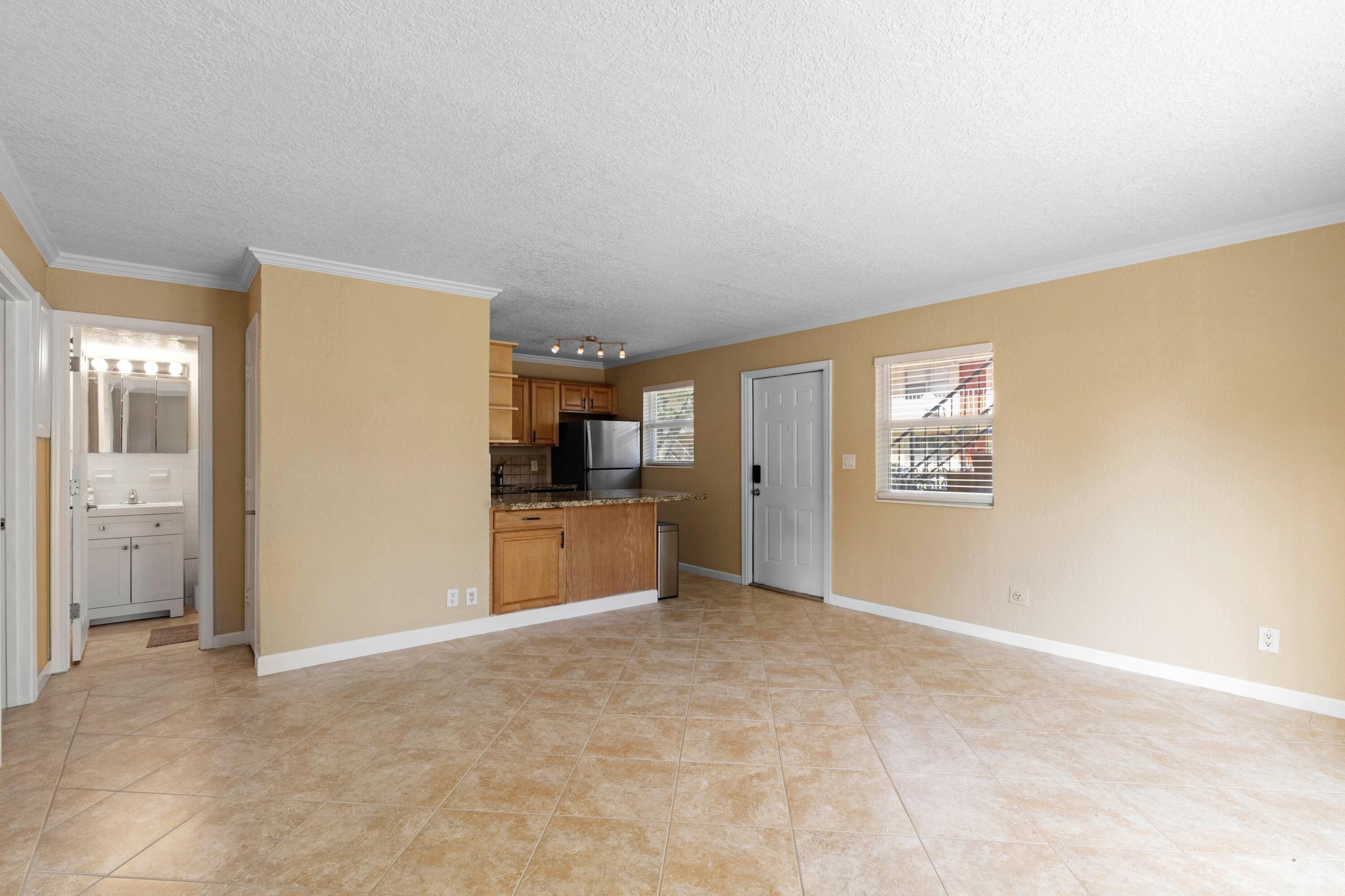 309 NE 16th Street # 4 — Photo 5