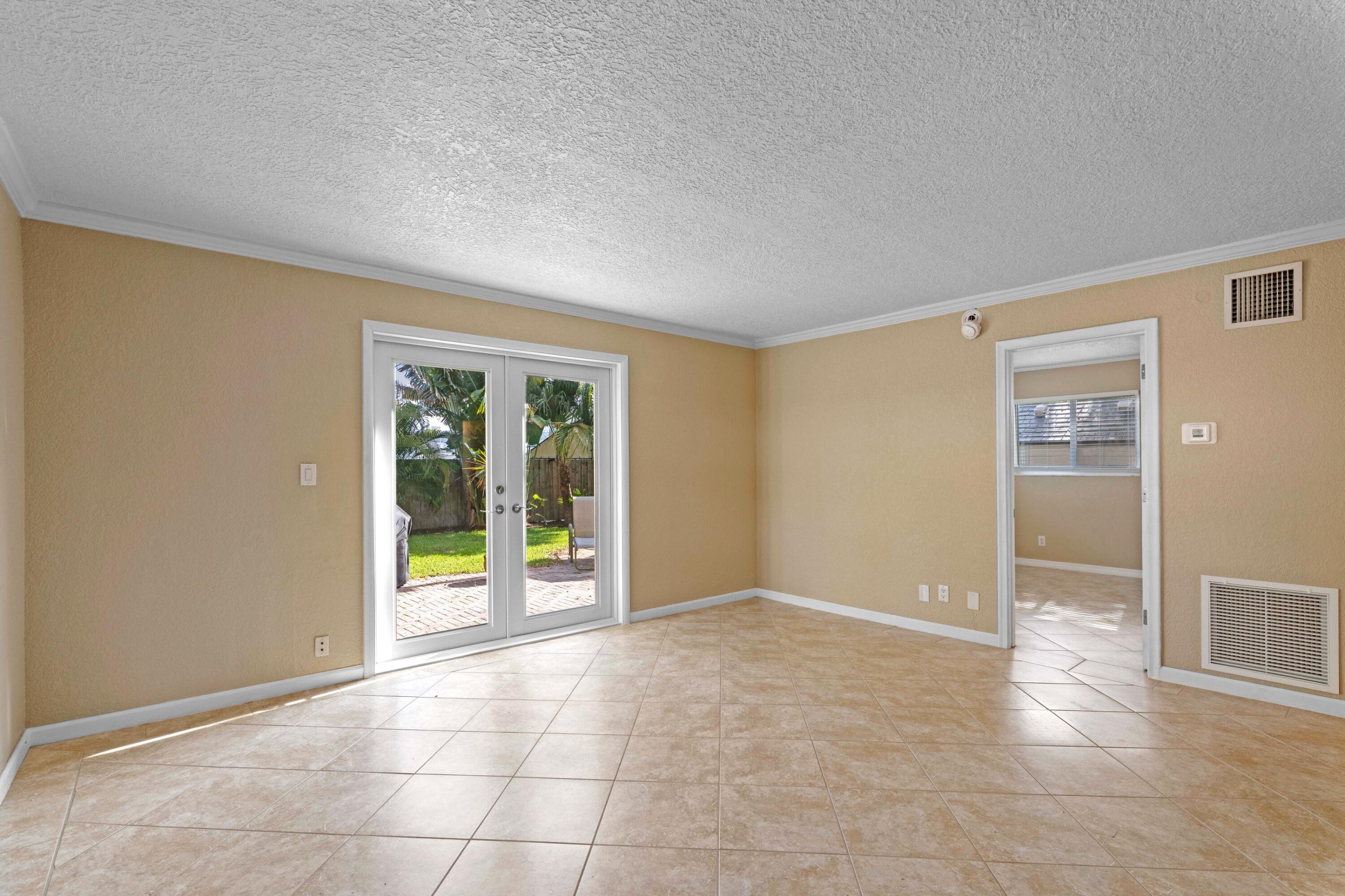 309 NE 16th Street # 4 — Photo 3