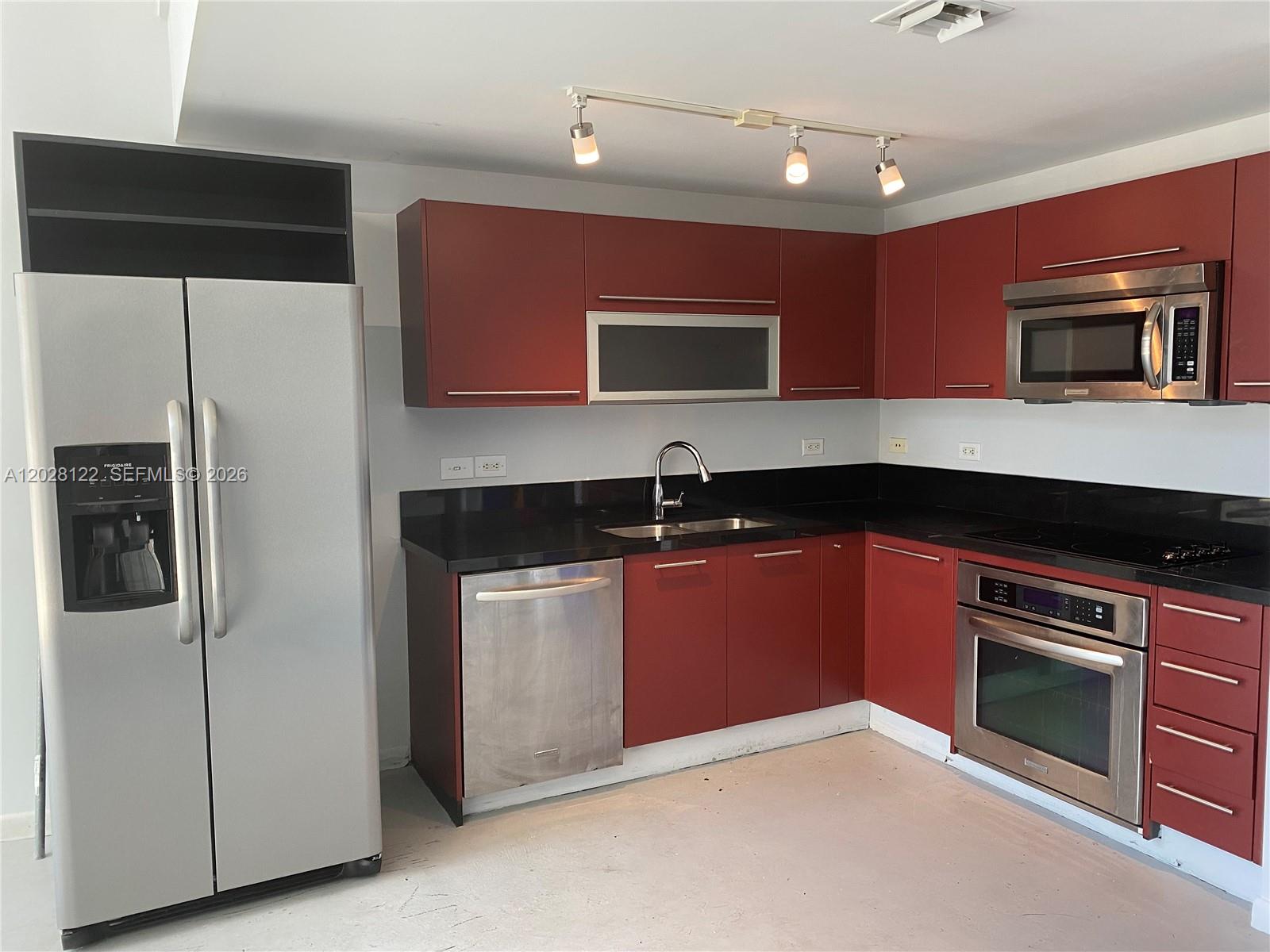 253 NE 2nd St # 621 — Photo 3