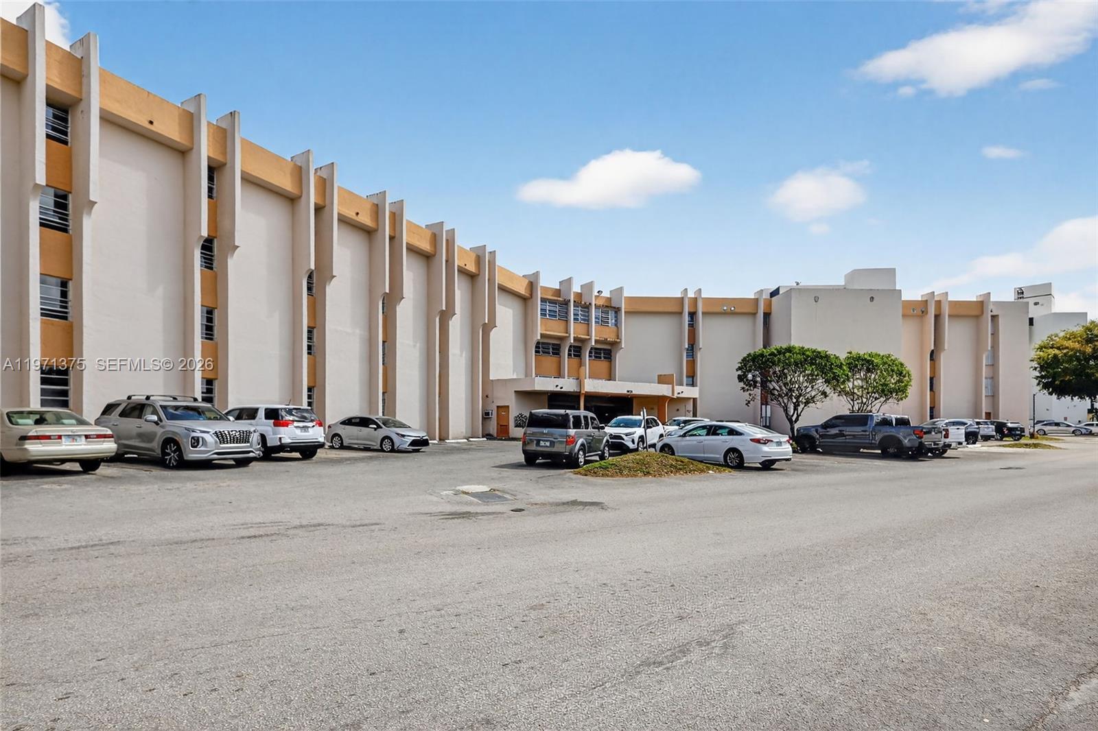 9678 Fontainebleau Blvd # 411, Miami FL 33172