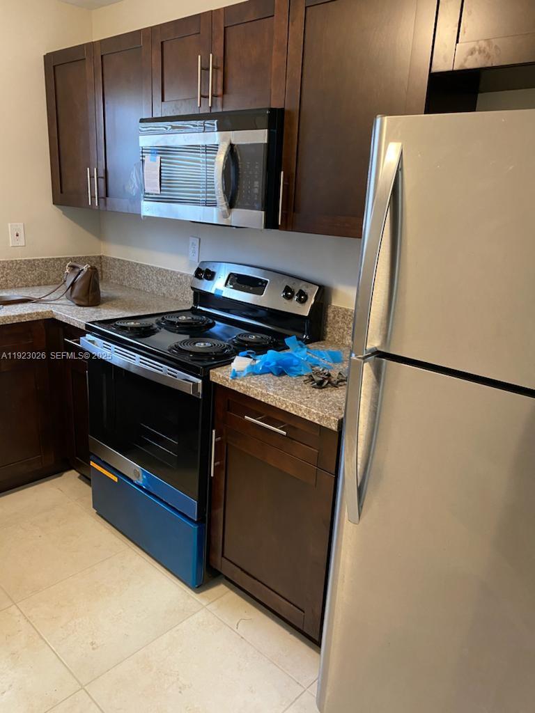 2416 NW 79th Ter — Photo 5