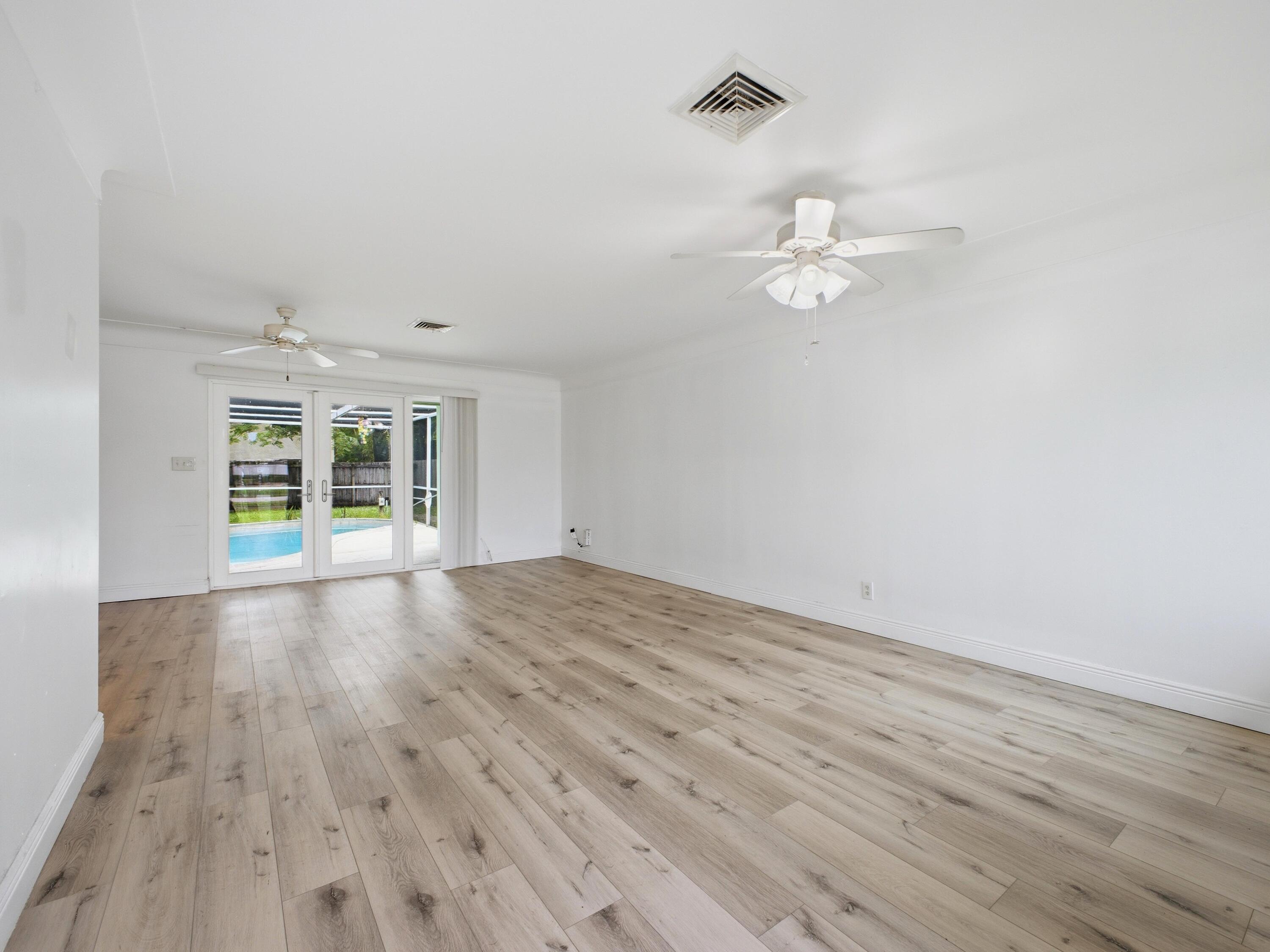 1680 NE 34TH Lane # b — Photo 4