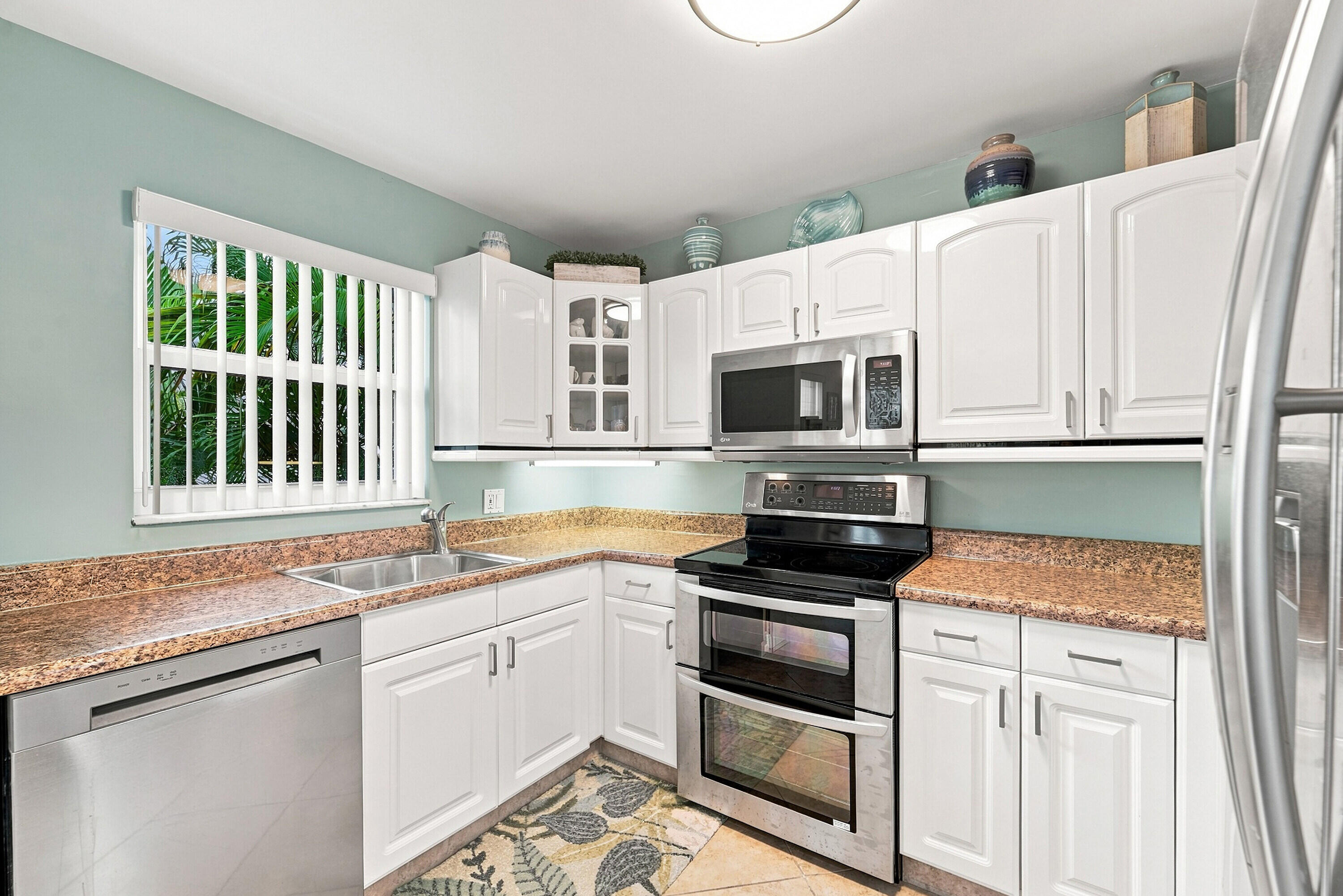 2870 NE 14TH ST Causeway # 208C — Photo 2