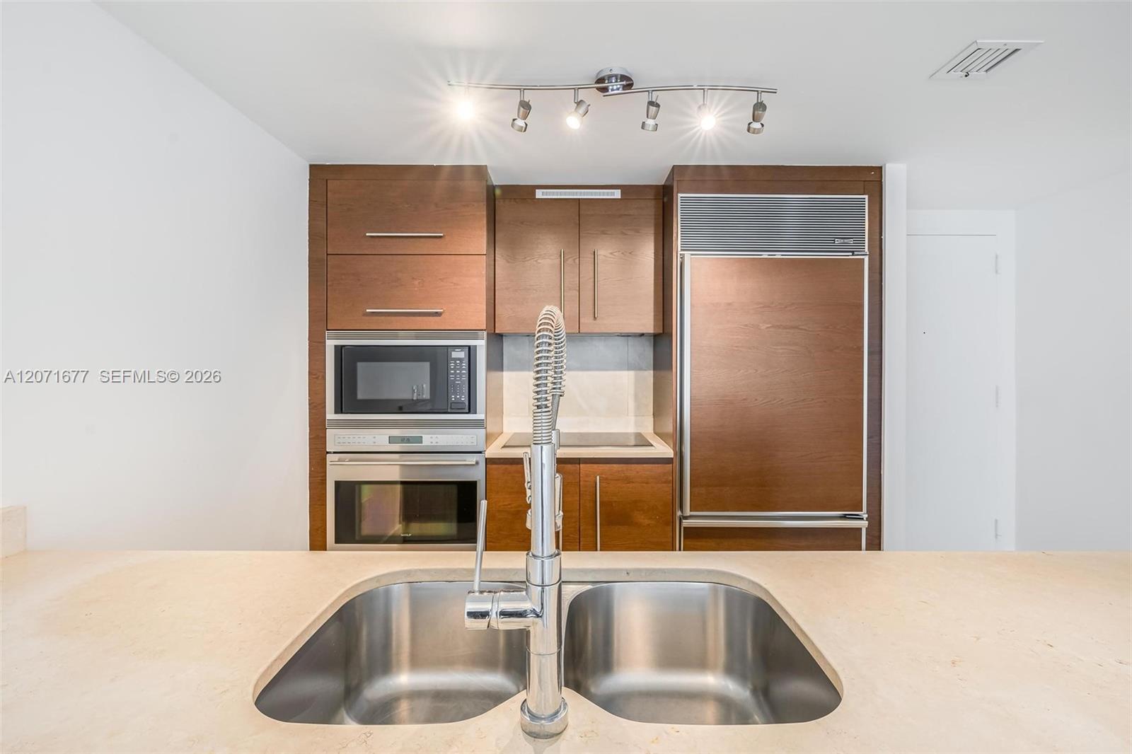 475 Brickell Ave # 3811 View 10