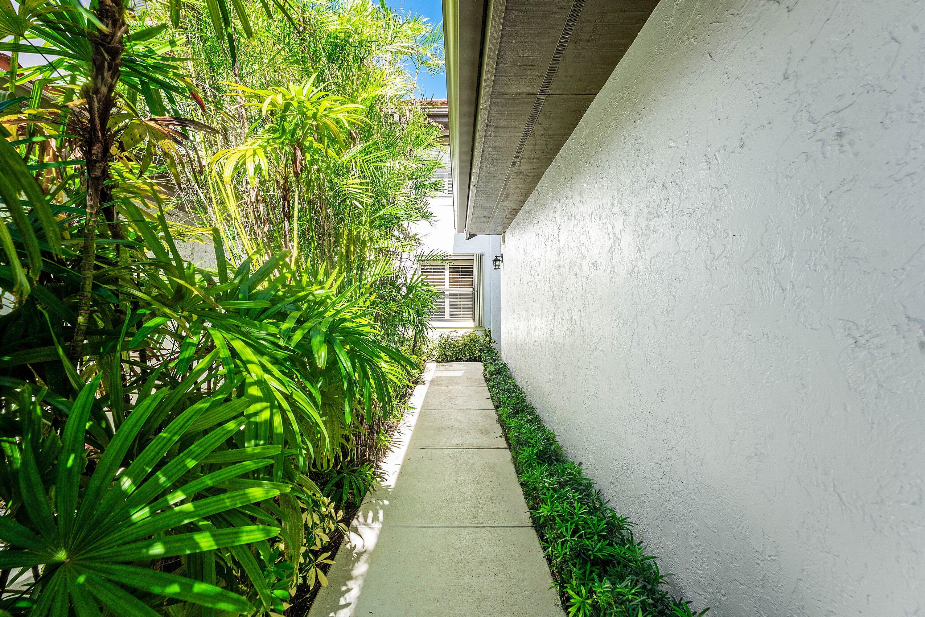 16648 TRADERS Crossing N # 106 — Photo 4