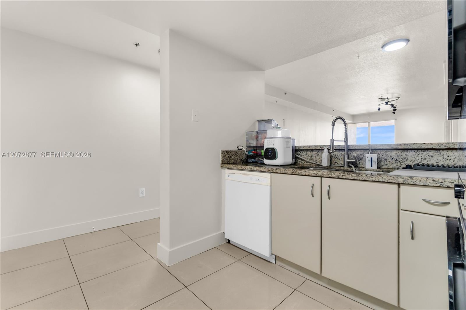 1650 Coral Way # 9 — Photo 5
