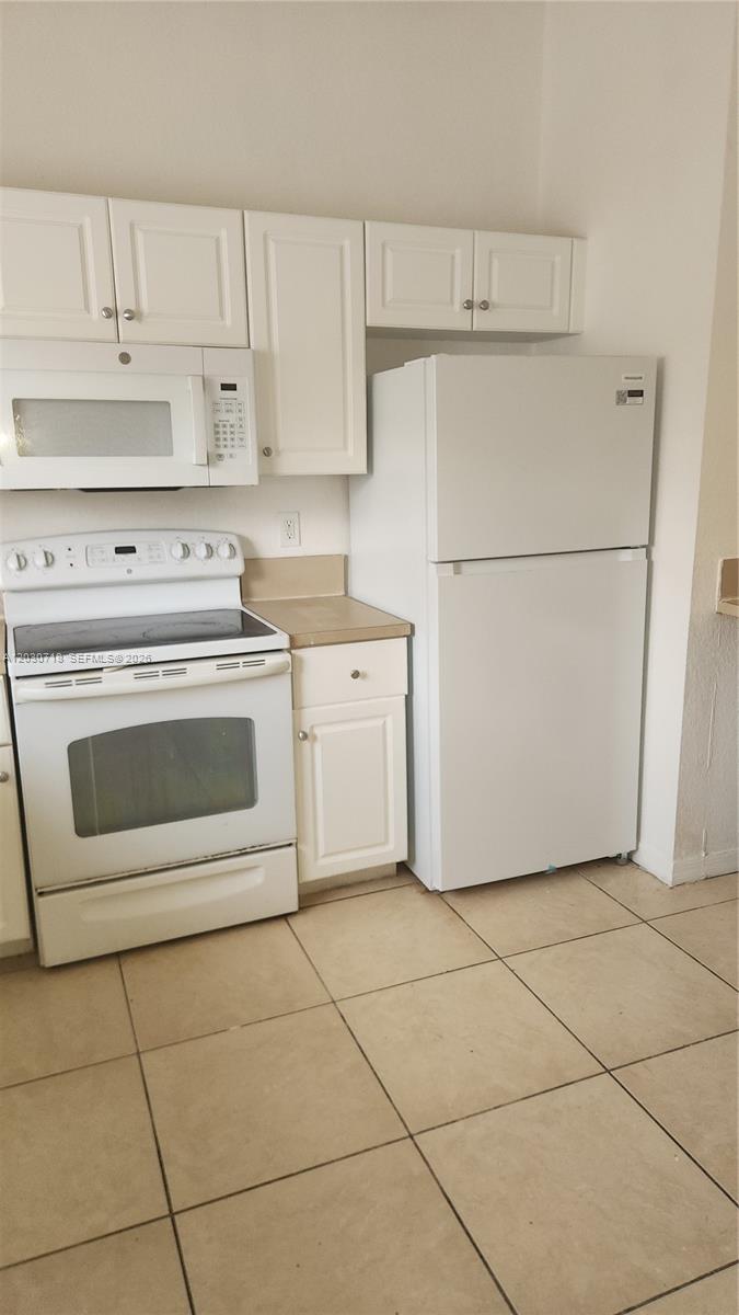 3826 SW 48th Ave # 3826 — Photo 5