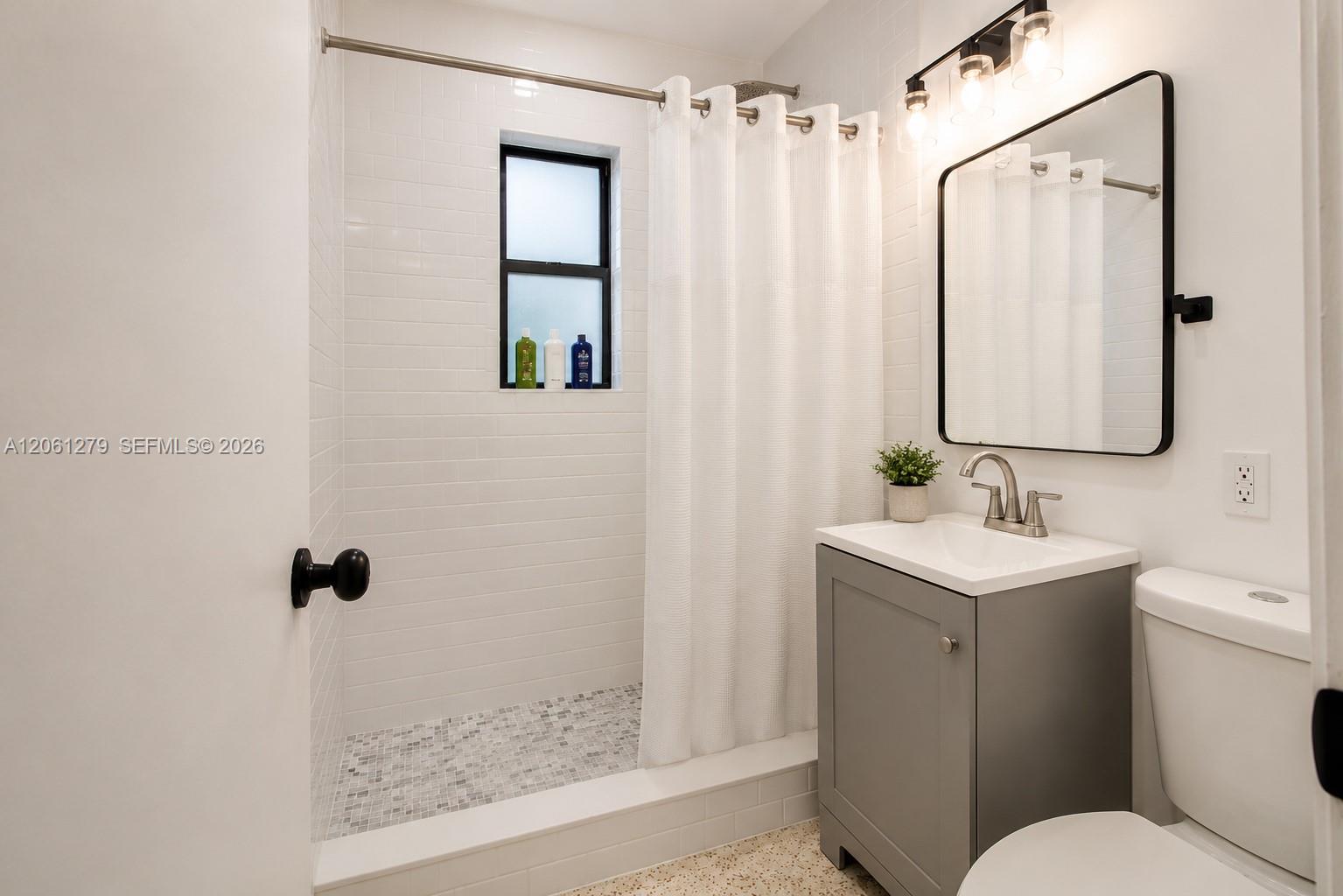 2247 SW 9th St — Photo 4