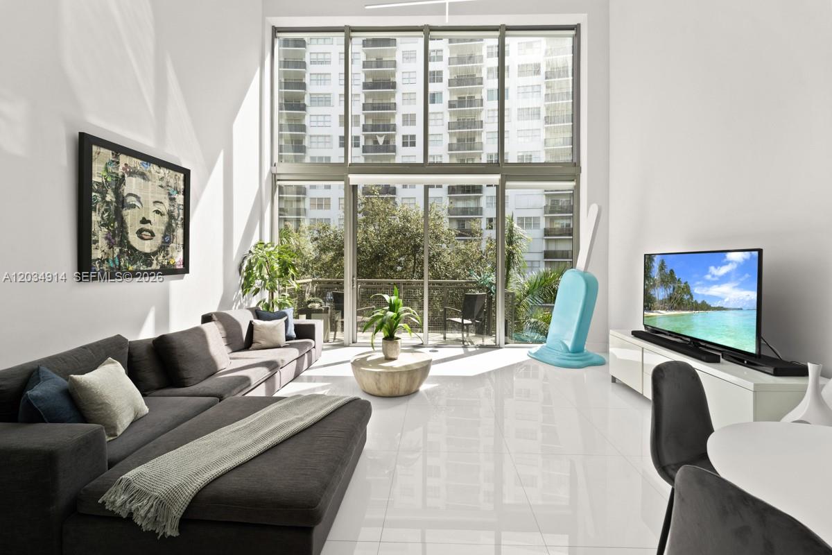 6000 Collins Ave # 517, Miami Beach FL 33140
