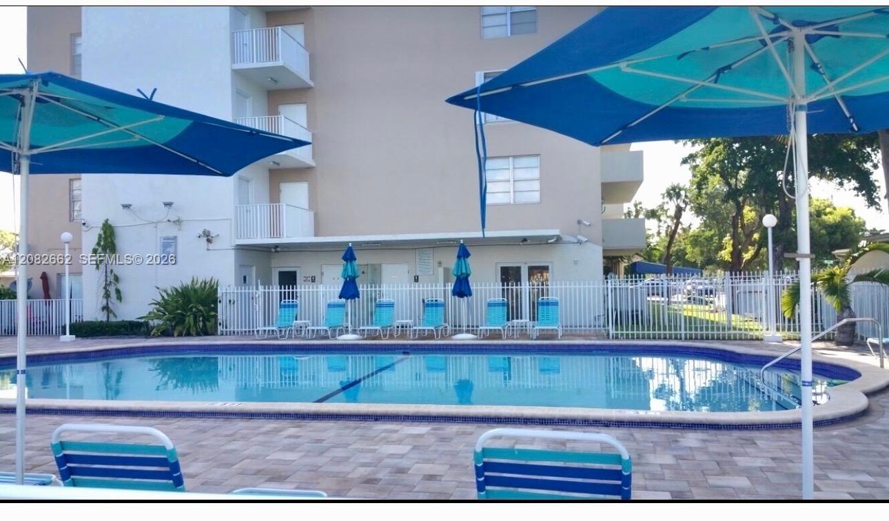 1455 N Treasure Dr # 4M — Photo 2