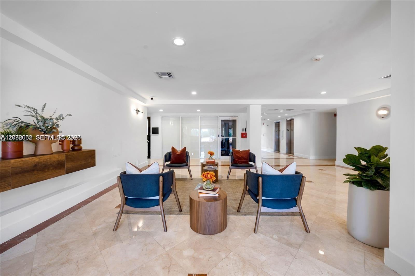 1455 N Treasure Dr # 4M — Photo 4