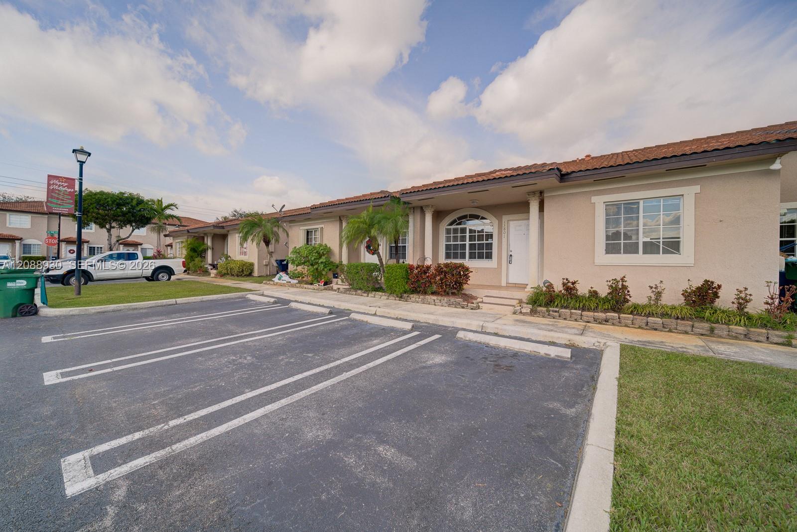 13801 SW 170th Ter — Photo 2