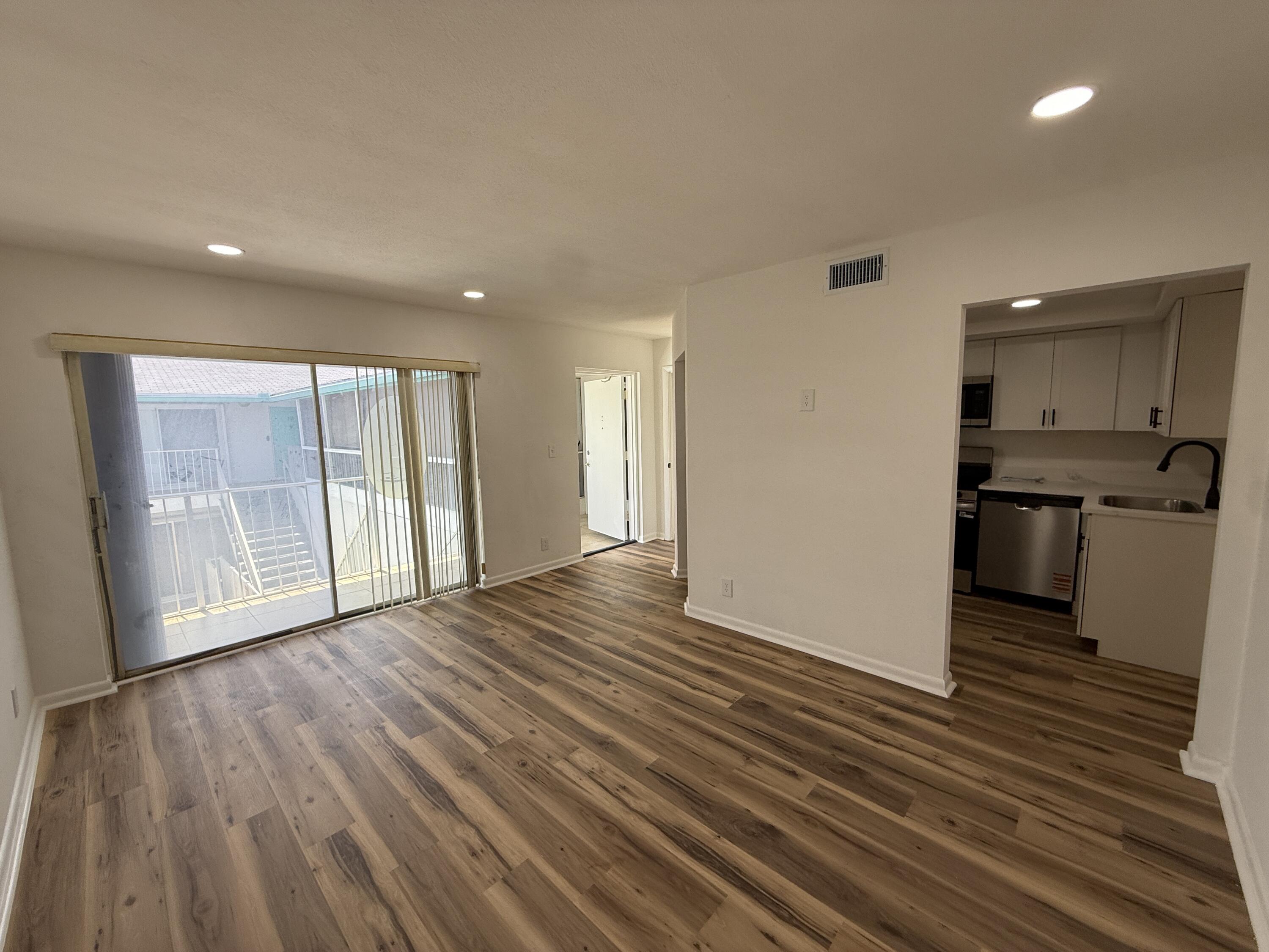 1534 SE 15TH Street # 8 — Photo 2