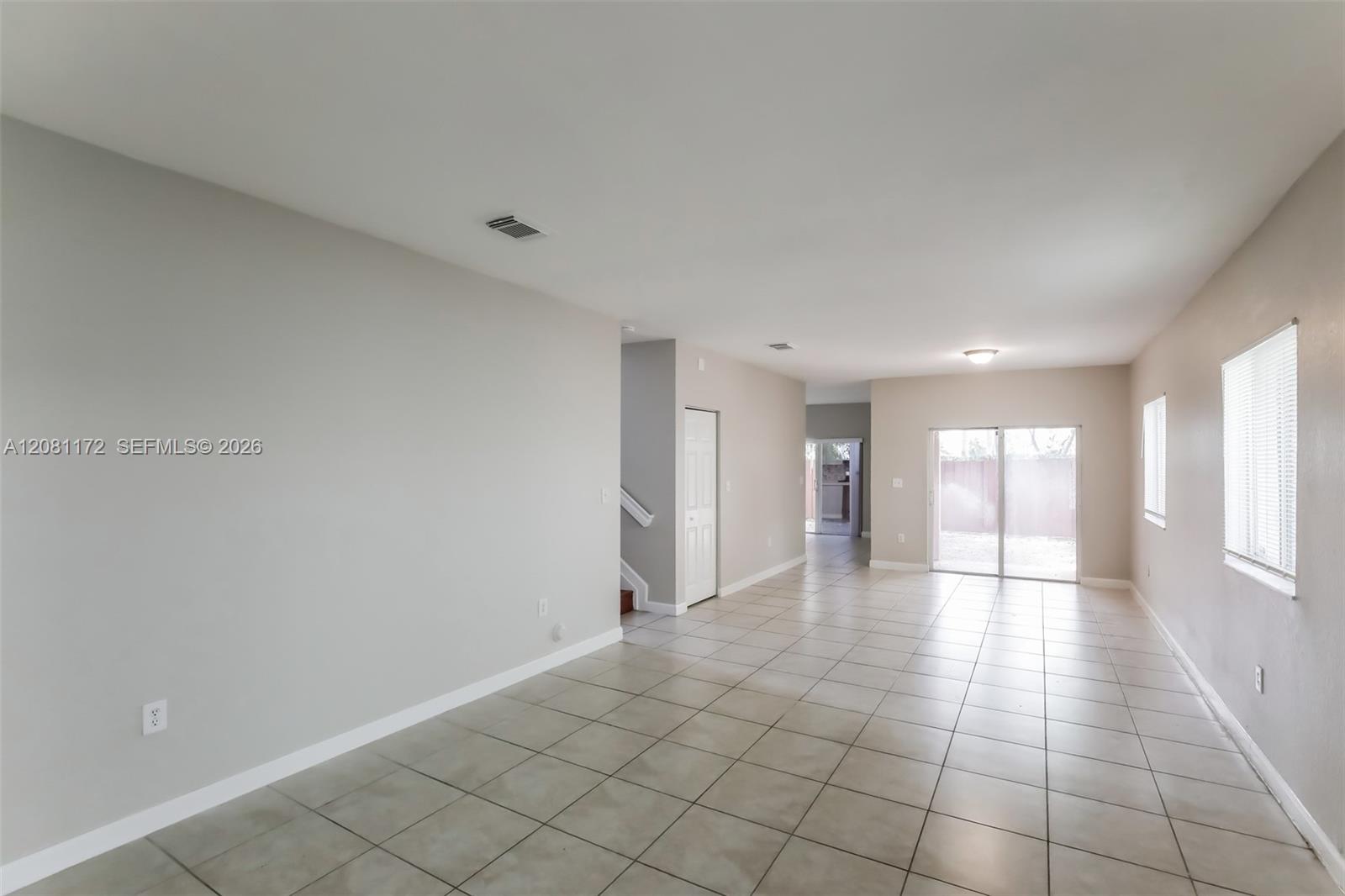3432 NE 3rd Dr — Photo 2