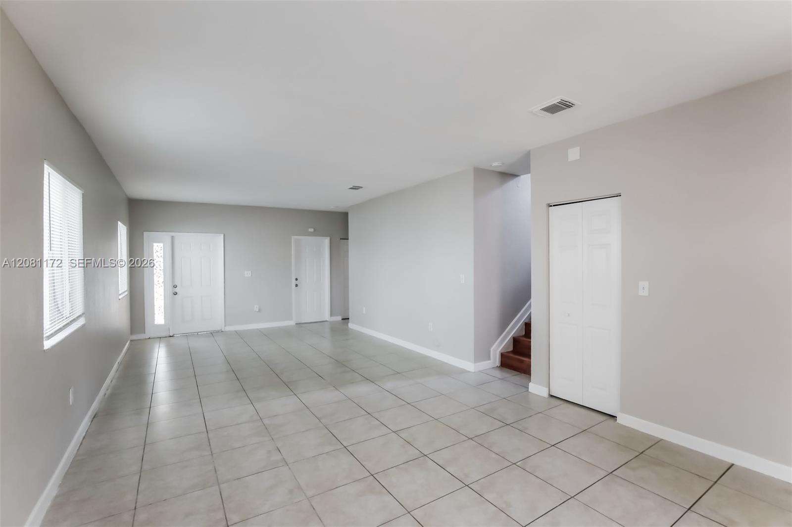 3432 NE 3rd Dr — Photo 3