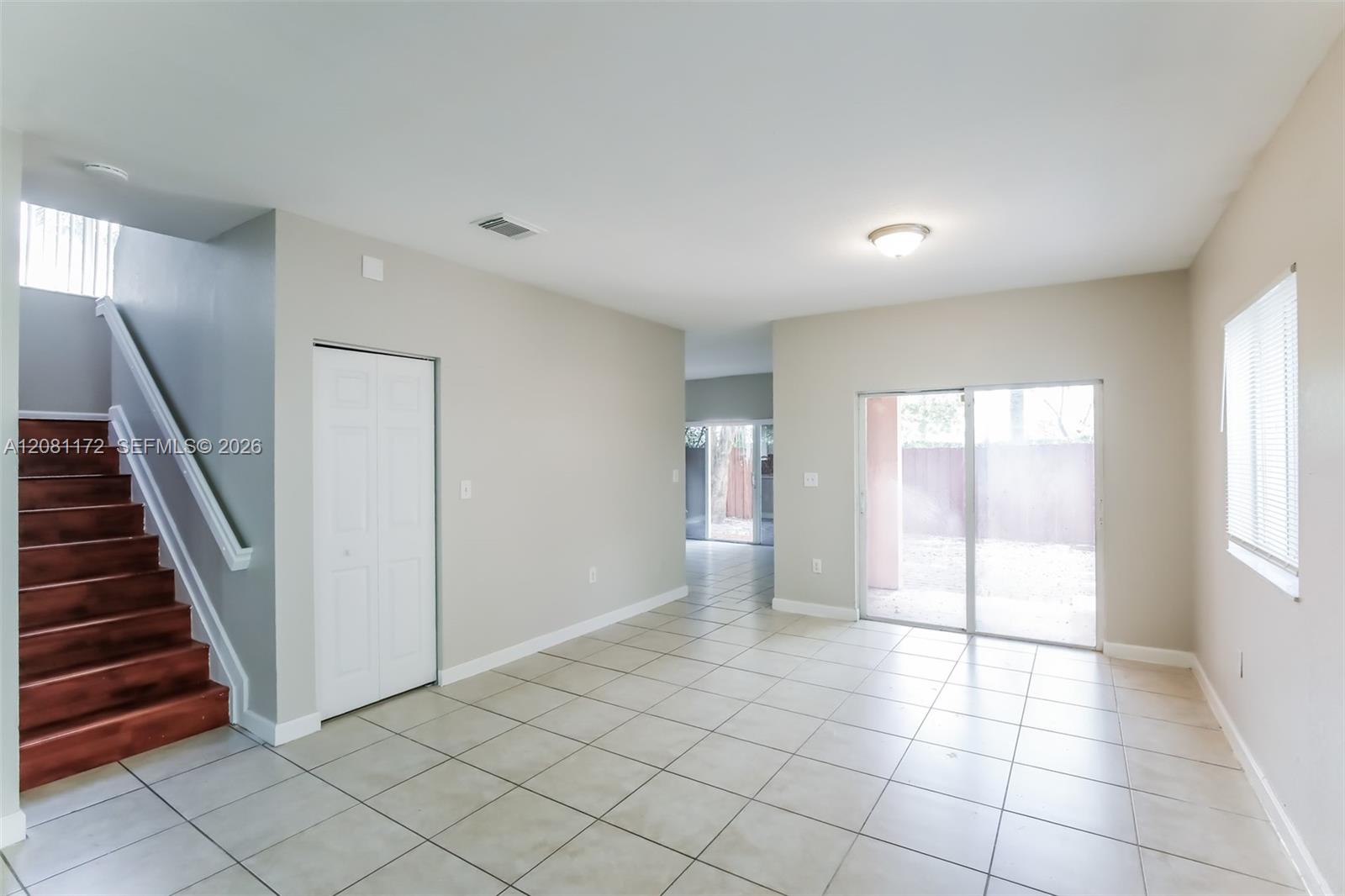 3432 NE 3rd Dr — Photo 5
