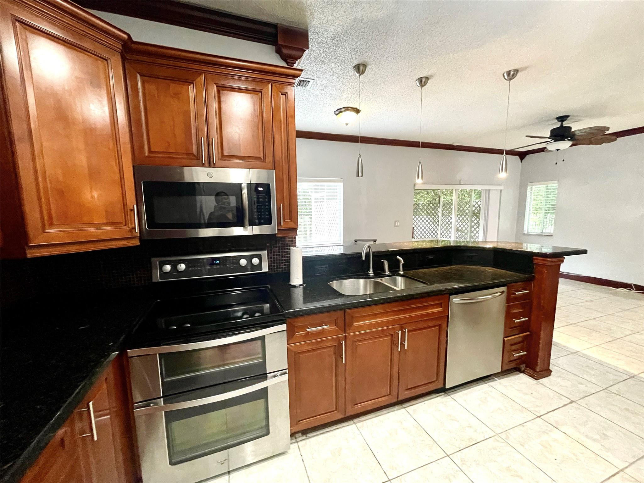 10348 SW 20th Street — Photo 4