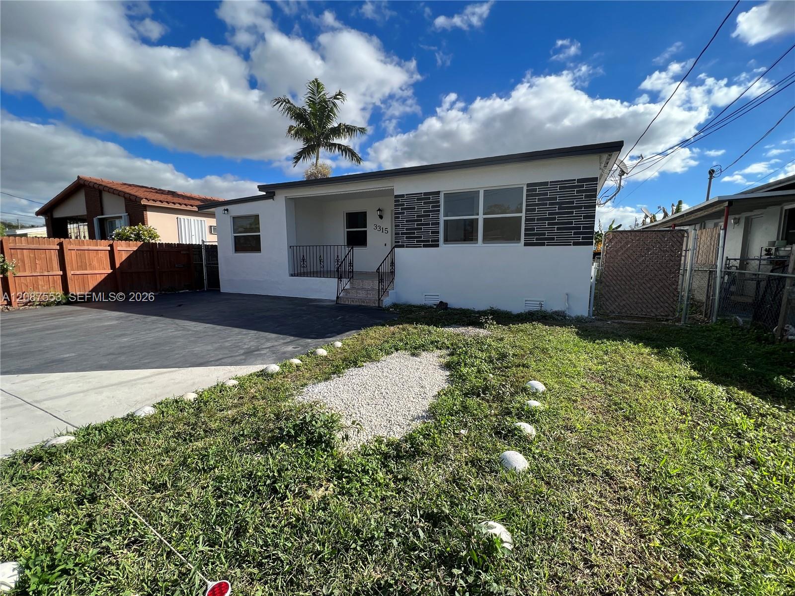 3315 SW 91st Ave — Photo 2