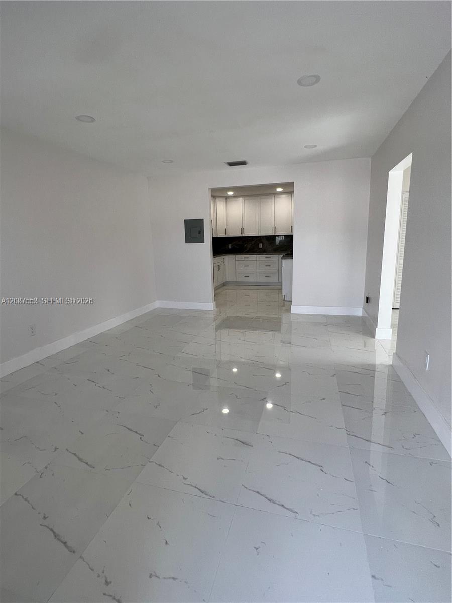 3315 SW 91st Ave — Photo 3