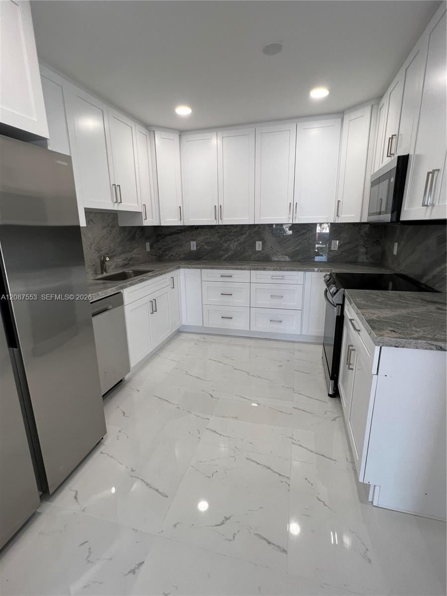 3315 SW 91st Ave — Photo 4