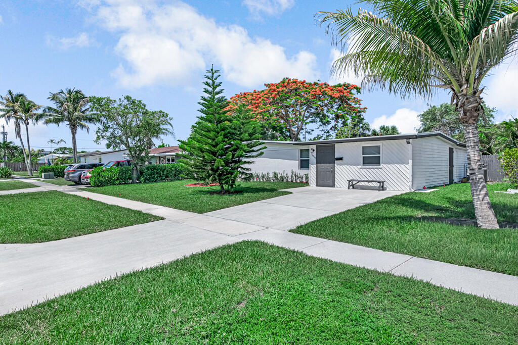 12063 Acapulco Avenue — Photo 2