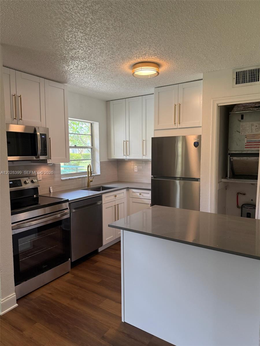 5168 NE 6th Ave # 416 — Photo 4