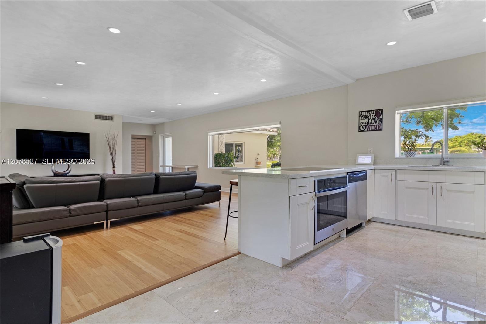 535 SW 39th Ave — Photo 5