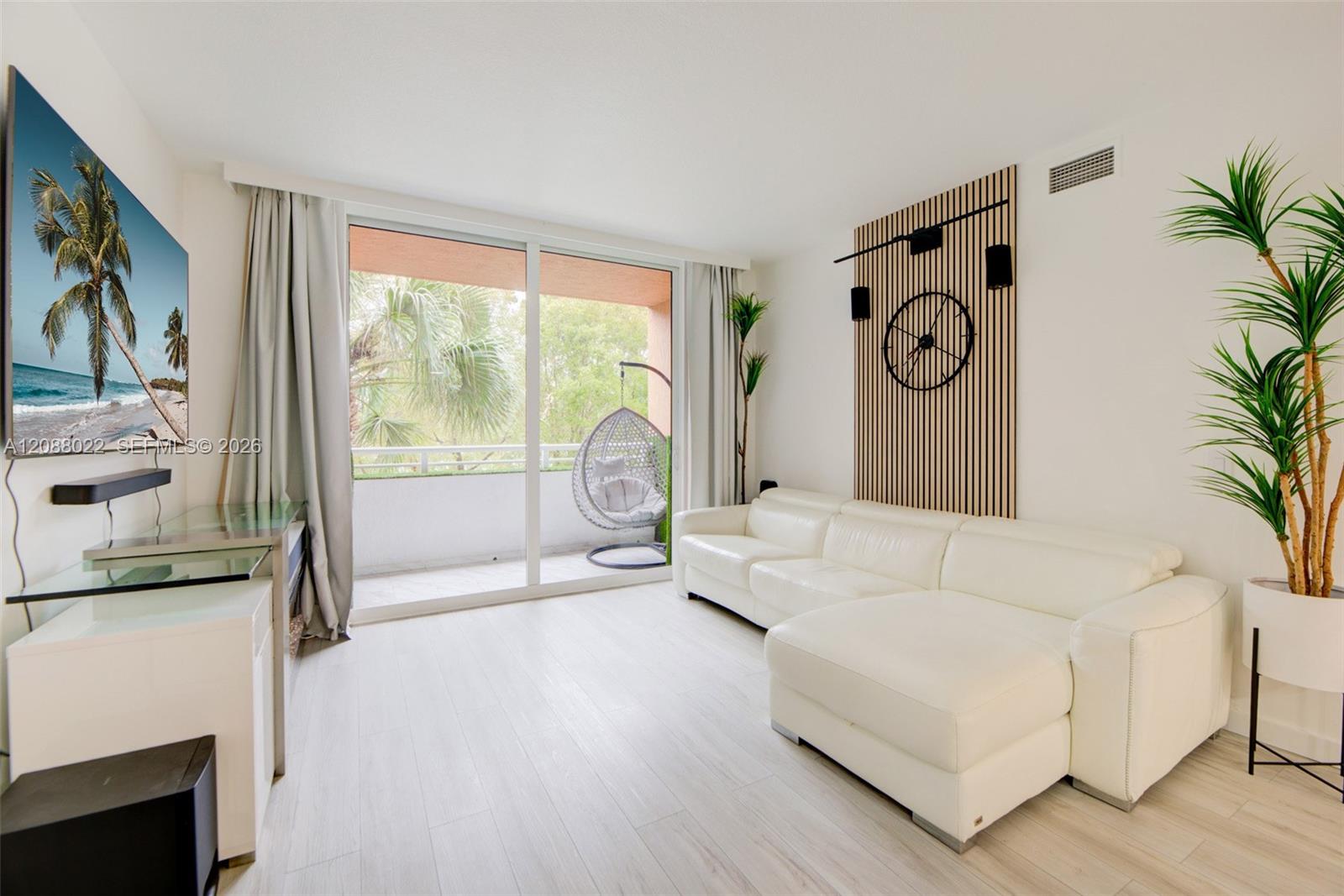 2775 NE 187th St # 215, Aventura FL 33180