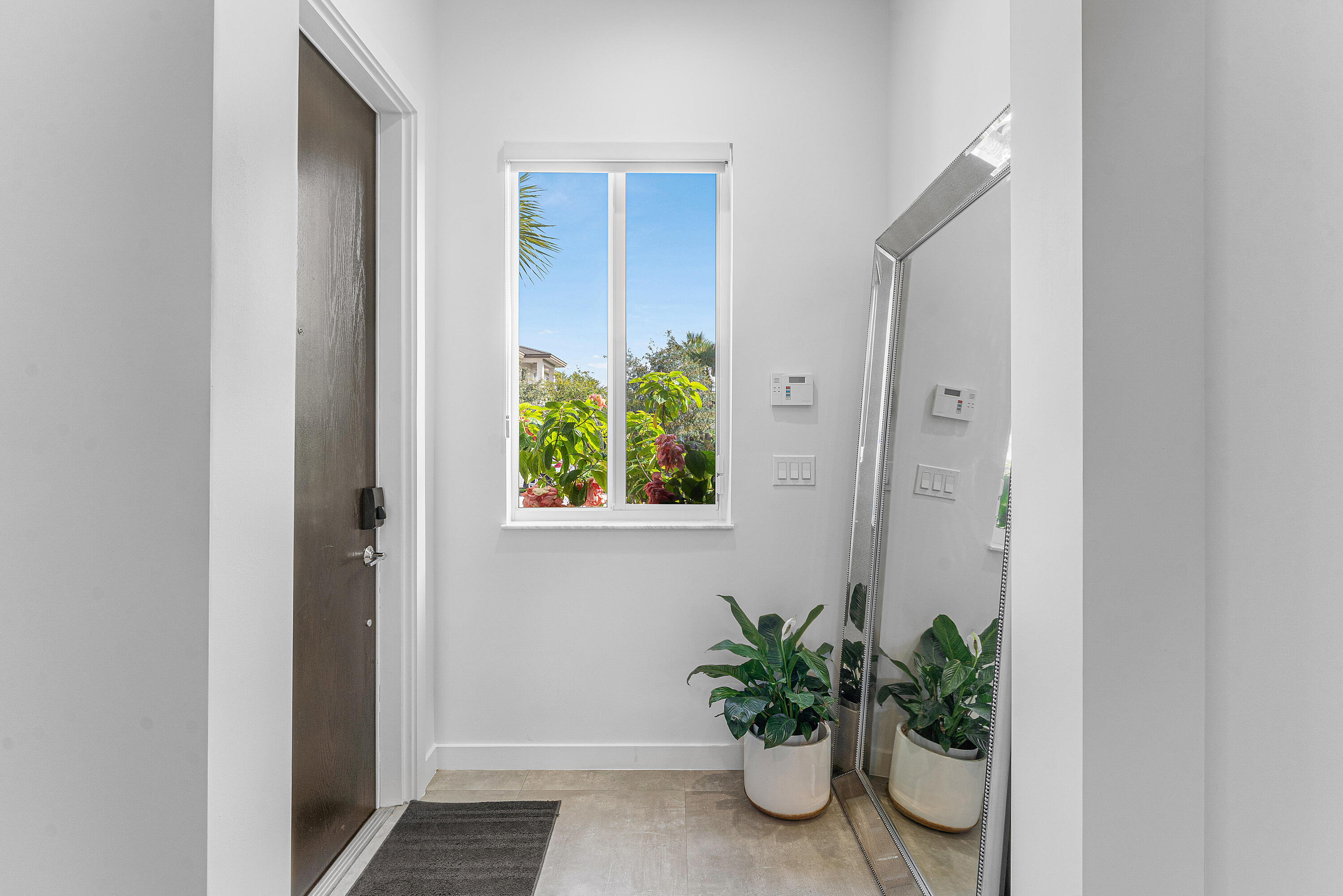 610 Pioneer Way — Photo 4