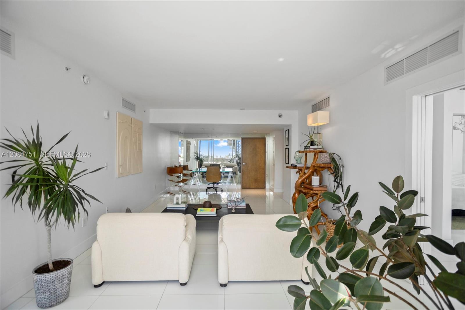 2155 Washington Ct # 601 — Photo 3