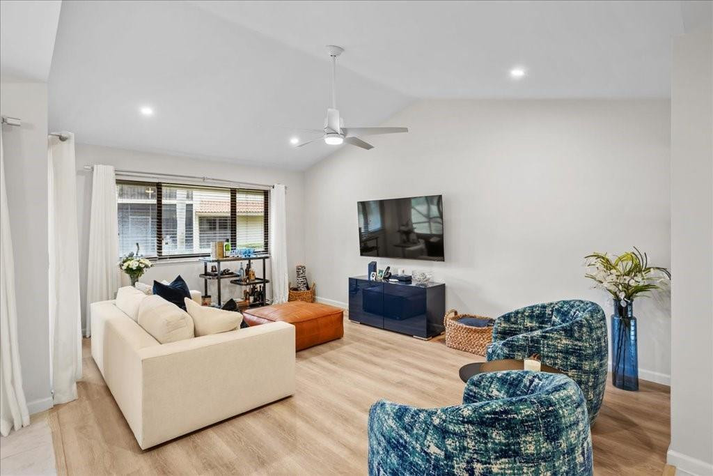 5670 Coach House Circle # B — Photo 4