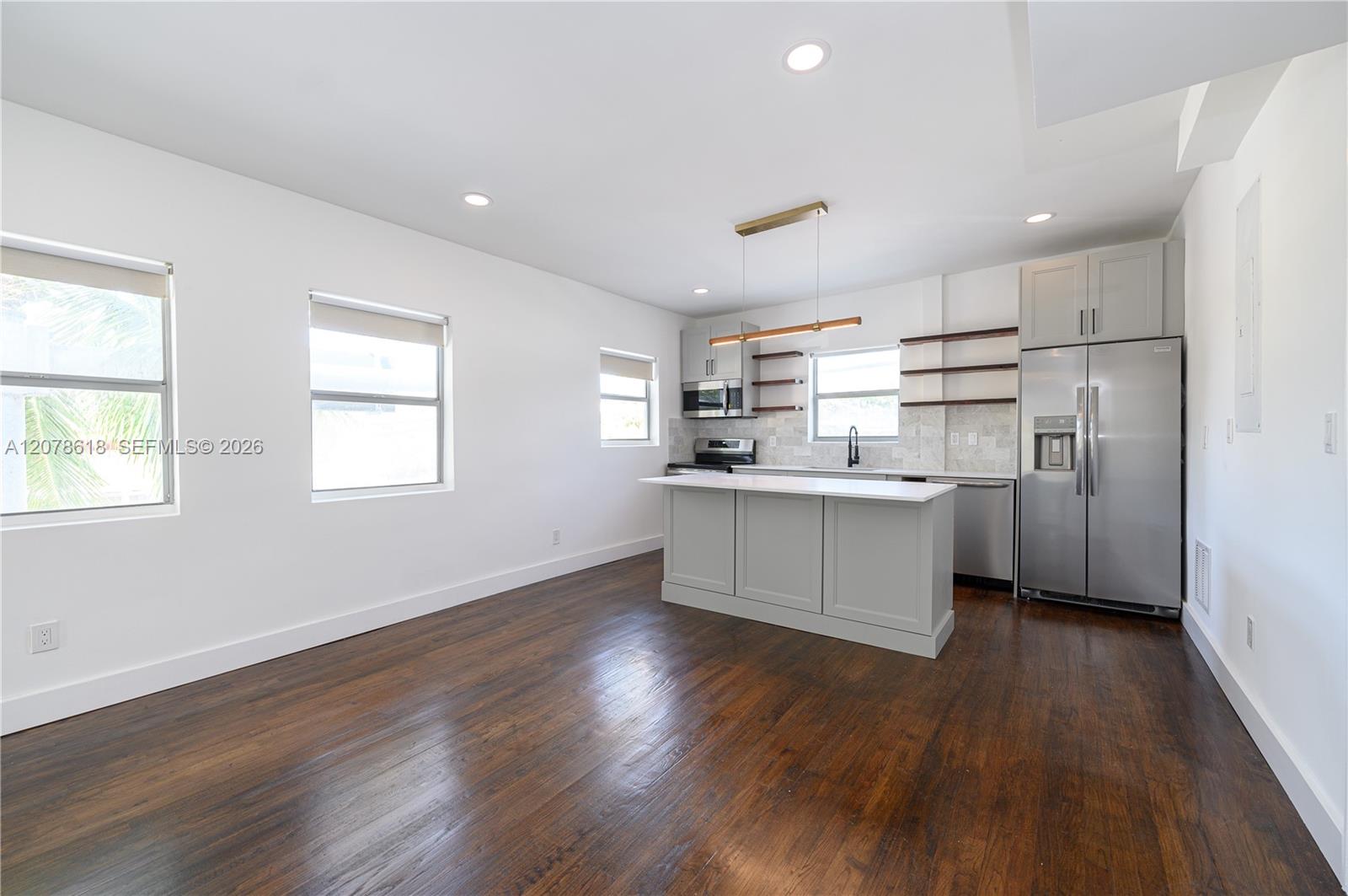 557 Meridian Ave # B — Photo 2